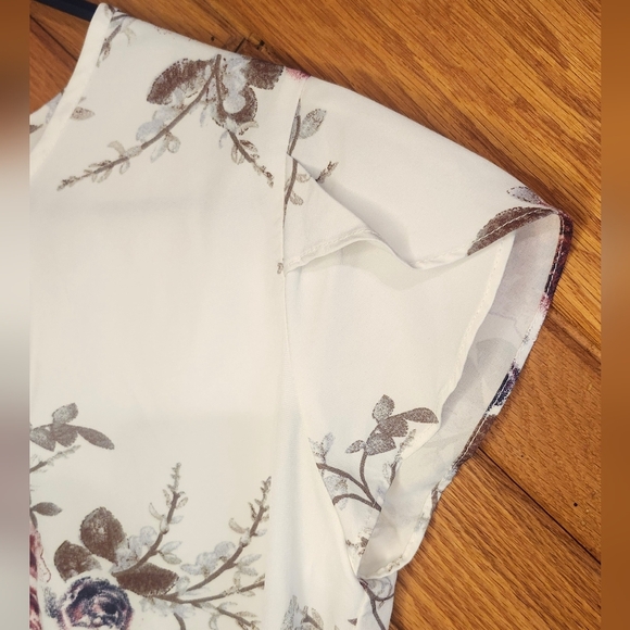 Emery Rose Small White And Floral Airbrush Rose Print Women's Top - Picture 4 of 12